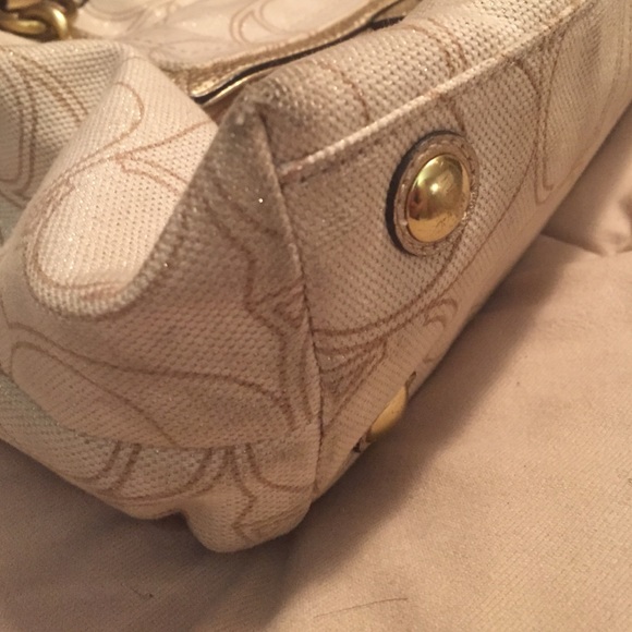 More pictures of coach bag - Picture 2 of 4