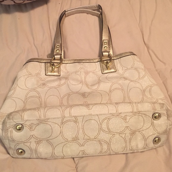 More pictures of coach bag - Picture 3 of 4