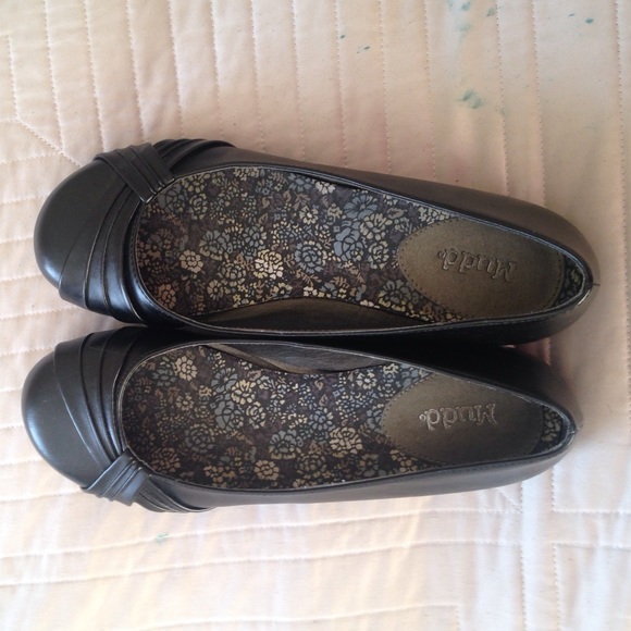 black flats