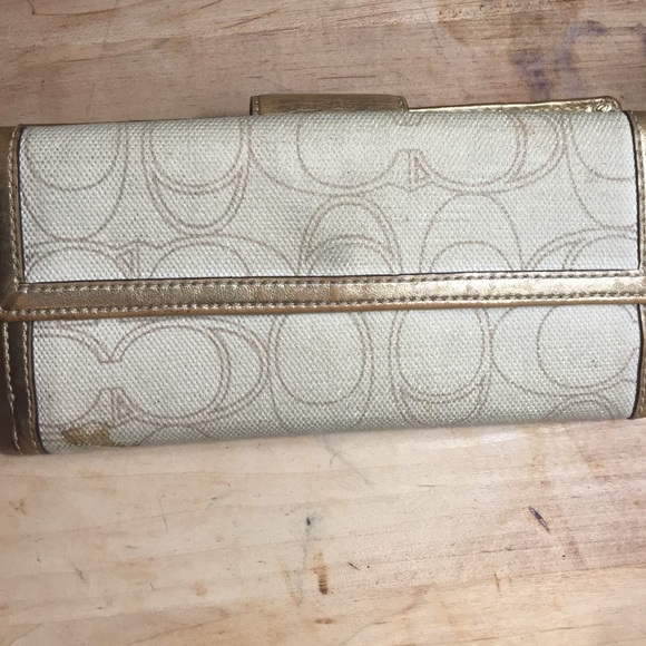 Bundled with matching purse - Picture 2 of 4