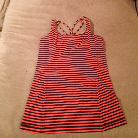 Lululemon tank with built in bra