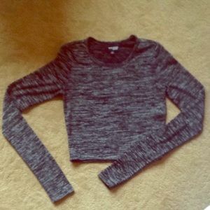 Grey Wilfred long-sleeve crop top.