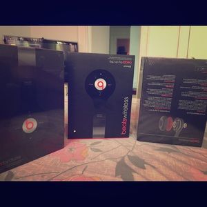 Brand new wireless/solo beats headphones sealed