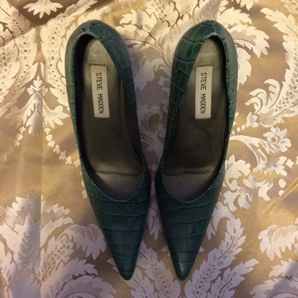 Green pointy toe snakeskin heels.