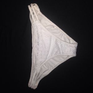 White crotchet VS bikini bottoms