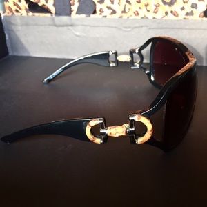 Gucci Sunglasses / Black/ authentic