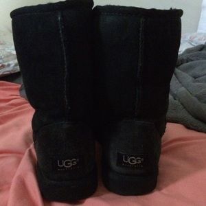 Black short UGG boots