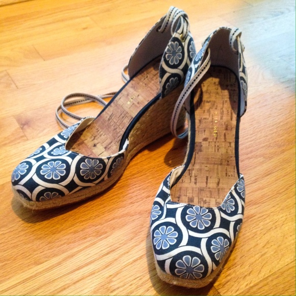 Tommy Hilfiger Wedges (NWOT) - Picture 2 of 2