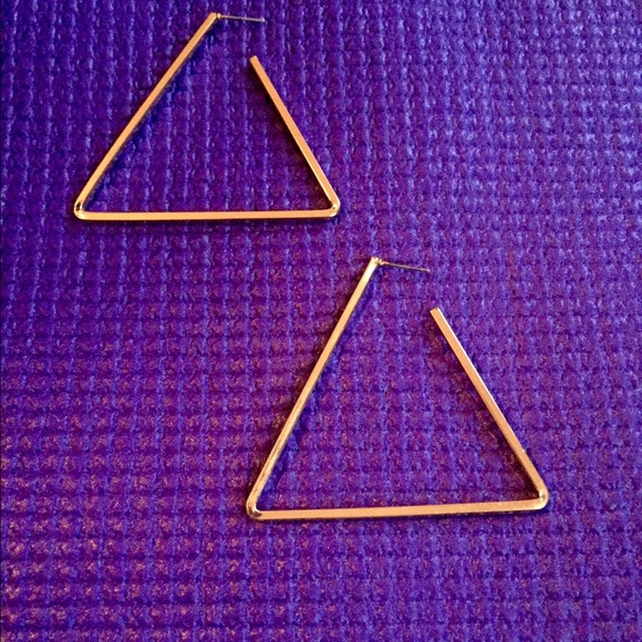 Gold trainable earrings