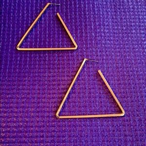 Gold trainable earrings