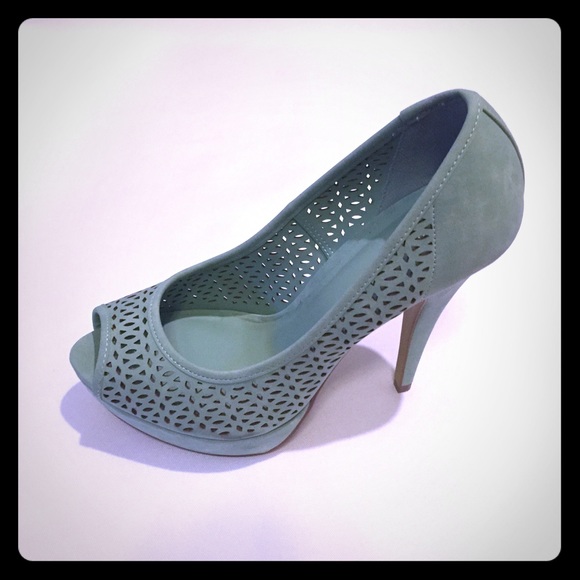 Apartment Nine Pumps