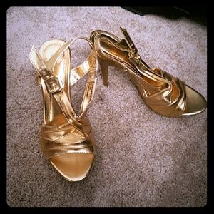 NWT Gold Cathy Jean Heels