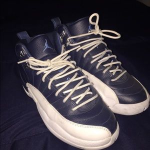 Jordan's size 5y or 7 in women . Great condition