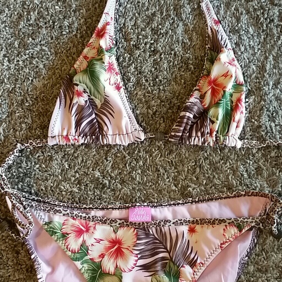 2 piece bikini - Picture 1 of 3