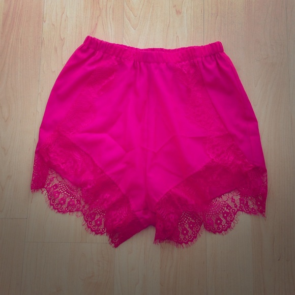 🚫SOLD🚫Lace detail shorts