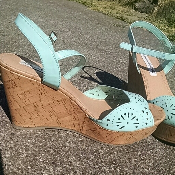 NWOT Turquoise wedge heels - Picture 2 of 4