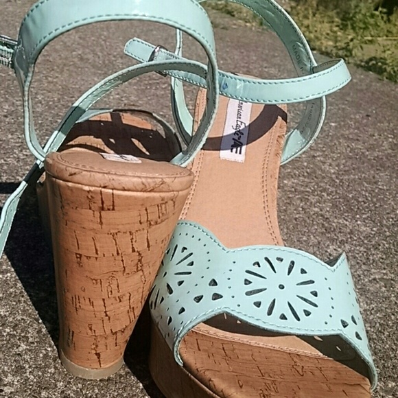 NWOT Turquoise wedge heels - Picture 3 of 4