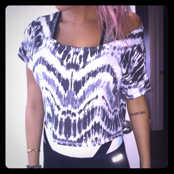 Express scoop neck crop top