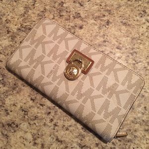 RESERVED Michael Kors Vanilla Logo Wallet