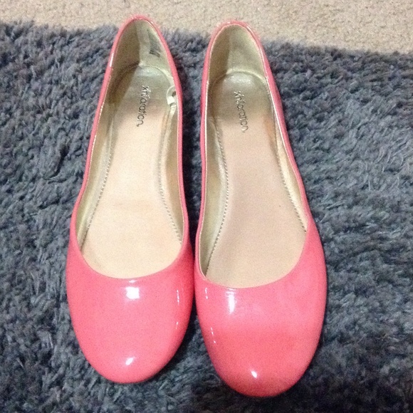Bright pink Xhilaration flats! Great condition!