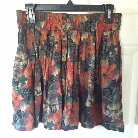 Vintage flower printed mini skirt.
