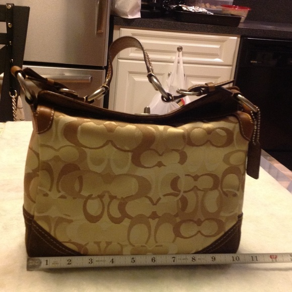 Coach purse - Picture 4 of 4
