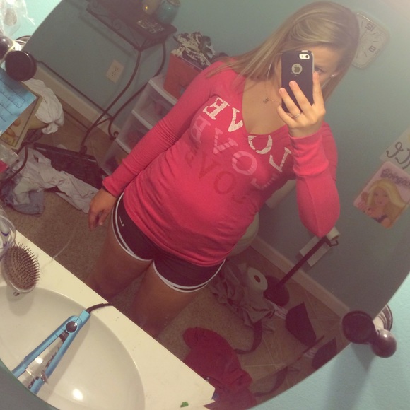 American Eagle medium long sleeved - Picture 1 of 3