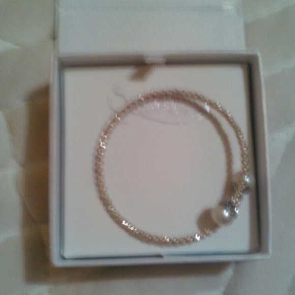 Cultured freshwater pearl bracelet