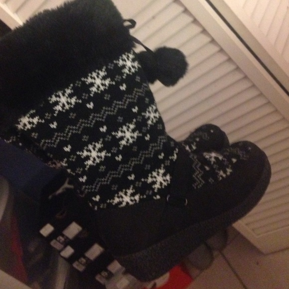 Boots - Picture 2 of 3