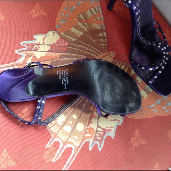 Satin n Rhinestone Purple Heels 🎉 Reduced✔ - Picture 3 of 3