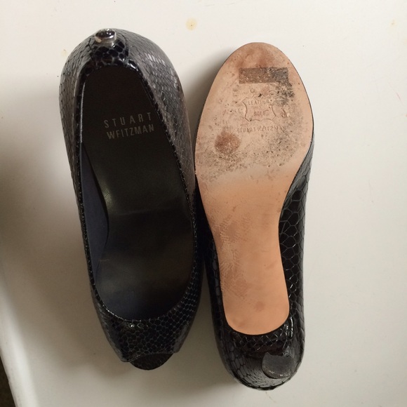 Stuart Weitzman Snake Black Heels Size 7 - Picture 2 of 3