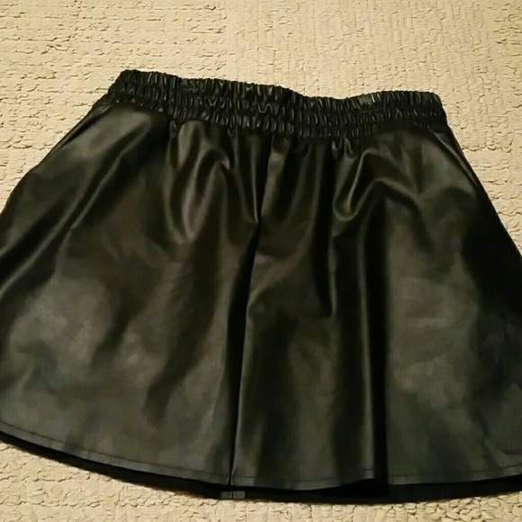 Faux leather mini skirt