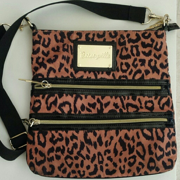 Betseyville Crossover Purse
