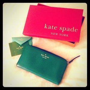 Kate Spade Green Lacey Wallet 💚