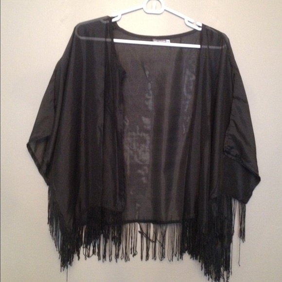 Black crop fringe kimono