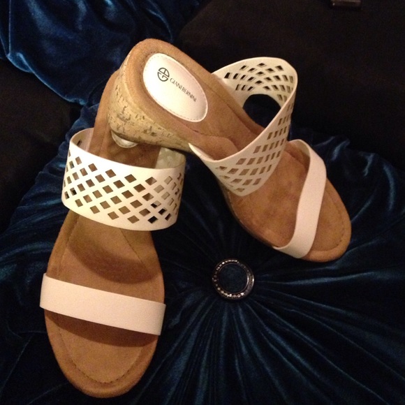 Giani Bernini white wedged sandals