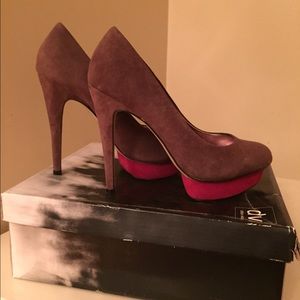 Dolce Vita Grey/Red Suede heels