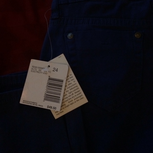 NWT Guess 👖 24 - Picture 4 of 4