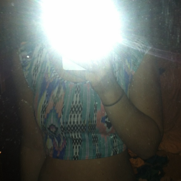 Crop top with colorful tribal print - Picture 3 of 3