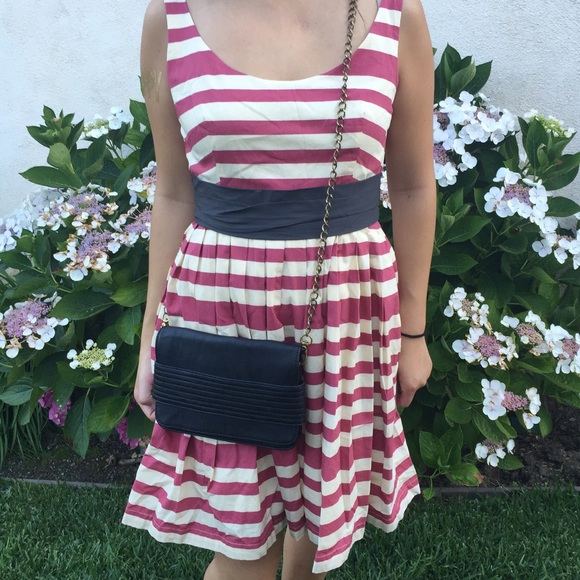 Deena & Ozzy Handbags - Black purse with detachable gold chain strap