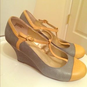 Seychelles Modcloth Yellow Blue T-Strap Wedges 8