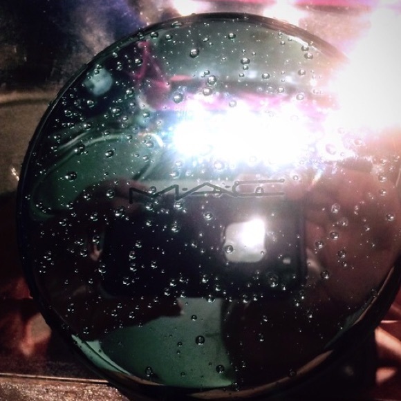 MAC Alluring Aquatics Bronzer In Golden