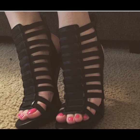 Shoes - ❤️price drop today only❤️black heels ✨✨✨