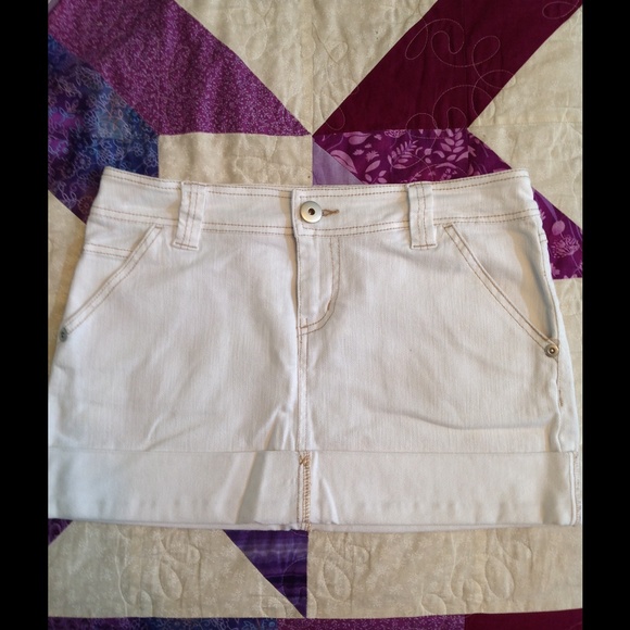 Short White Stretchy Denim Skirt