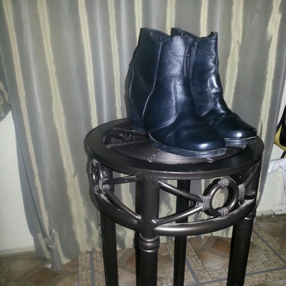 Black low top boots