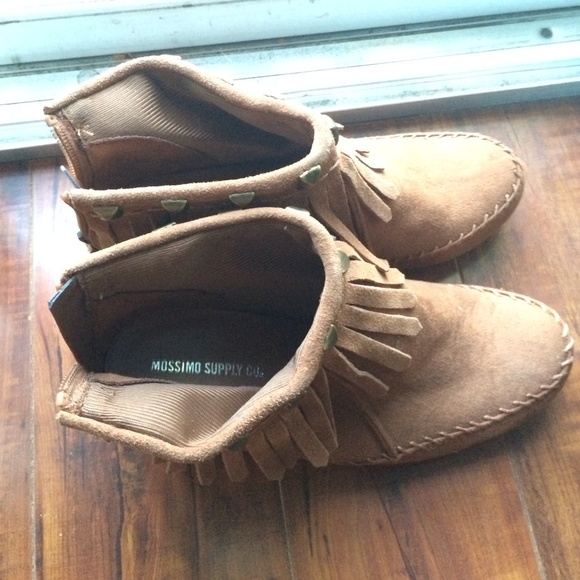 Shoes - NWOT Brown Moccasin Booties 6.5