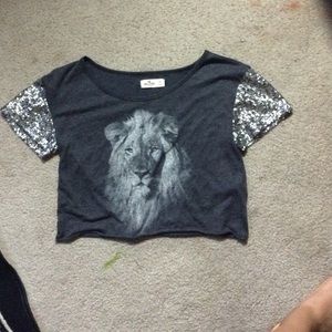 hollister lion shirt
