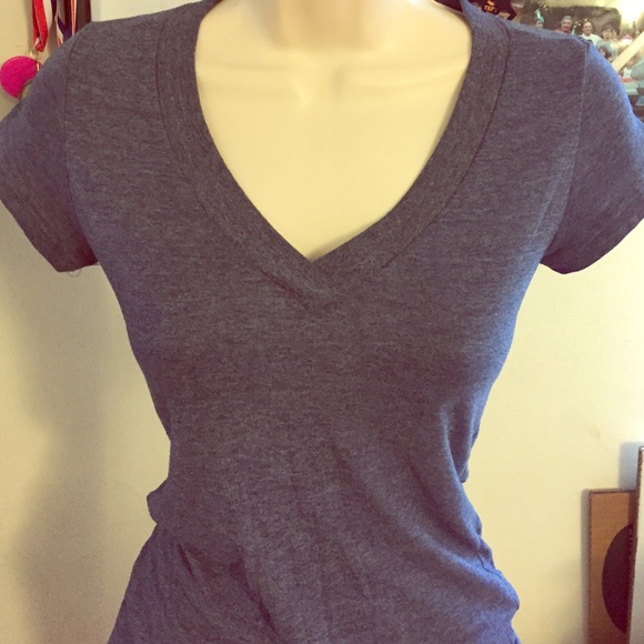 💥comfy blue v neck💥