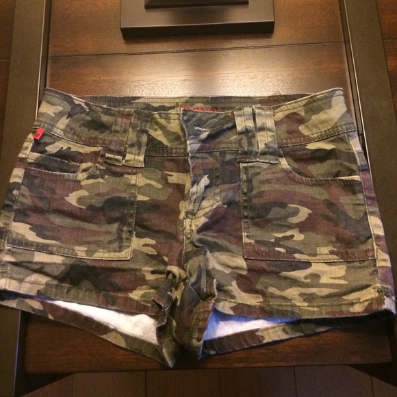 Camouflage shorts size 7