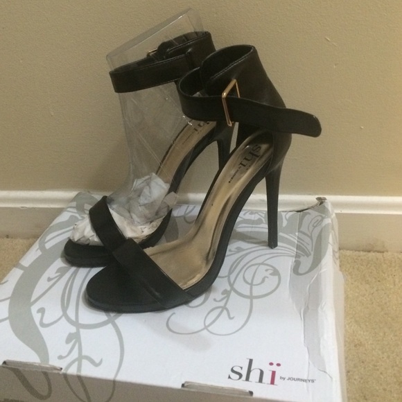 Black Single Sole Strap Shoes